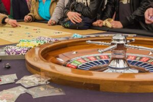 What are the benefits of playing in online casino?